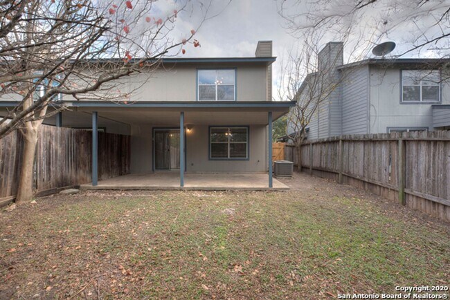 Building Photo - 3 Bedroom/2.5 Bath located in Villas at Northgate