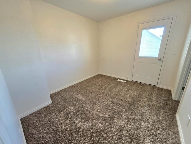 Building Photo - 1045 S 1200 W