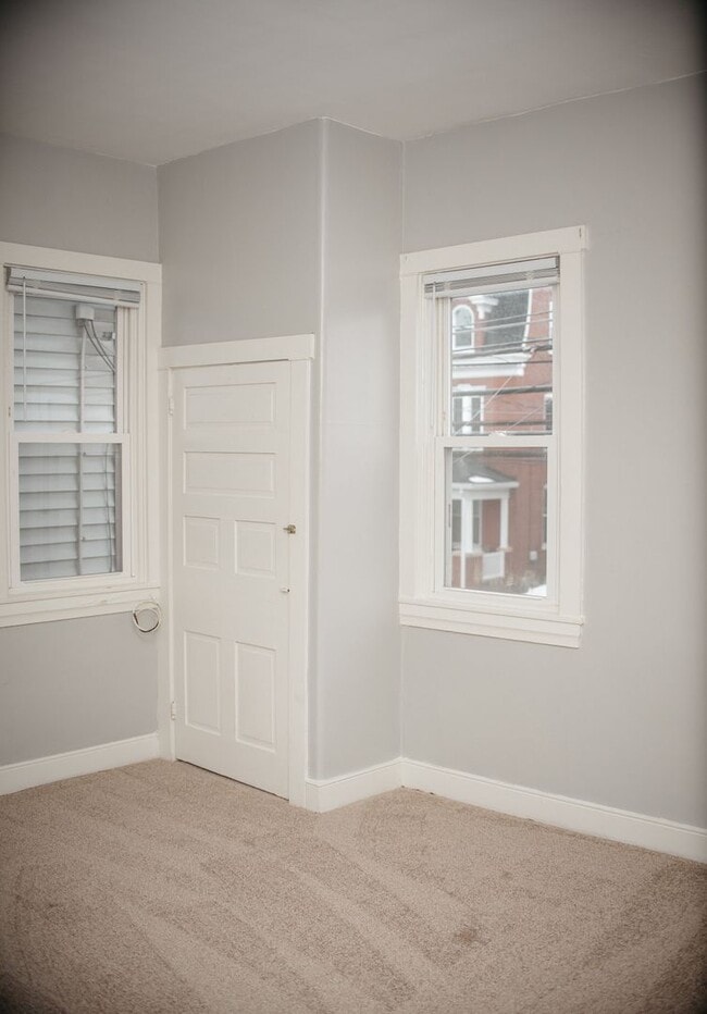 Building Photo - 26 E Main St