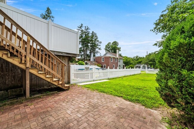 Building Photo - 212 Amelia St