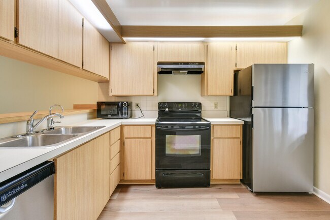 Building Photo - 1701 Marina Isle Way