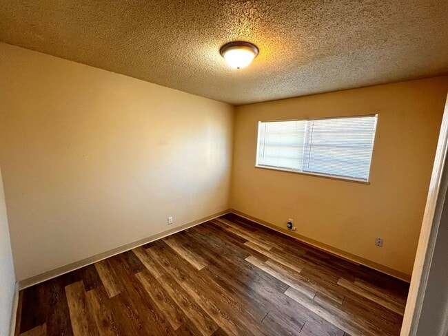 Building Photo - 1550 Arizona Dr