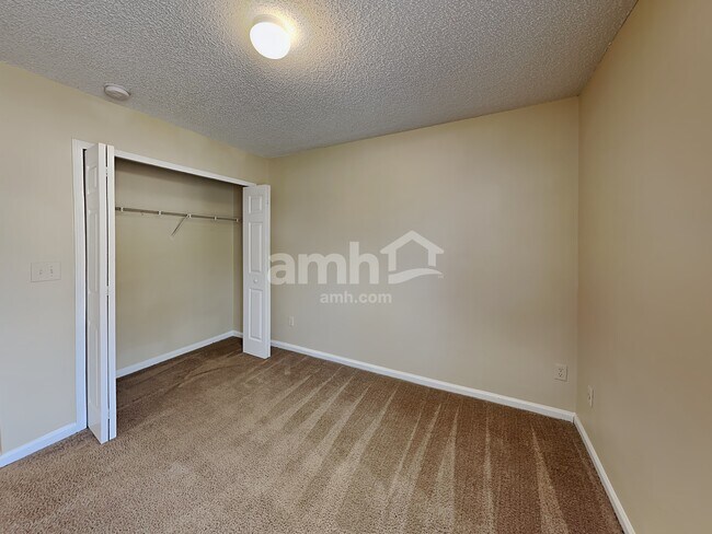 Building Photo - 1851 Burgess Hill Dr E