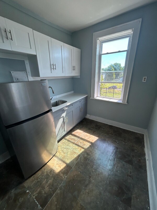 Building Photo - 402 Hawthorne Ave