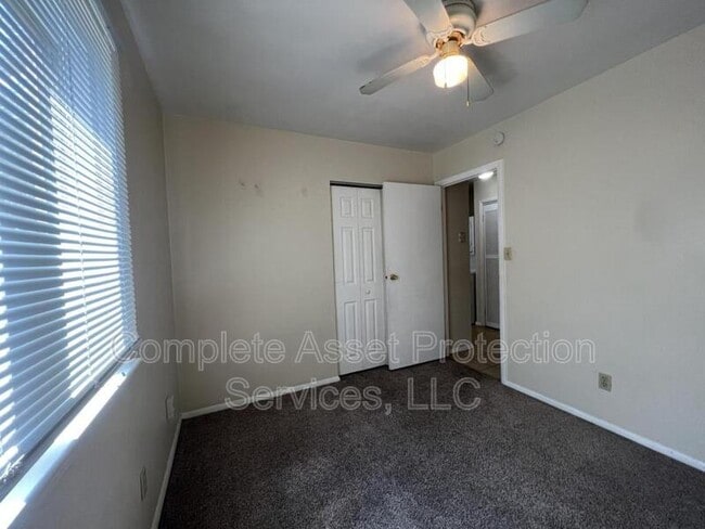 Building Photo - 934 N Wood St