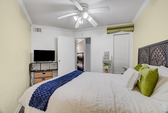 Building Photo - 6300 Seawall Blvd