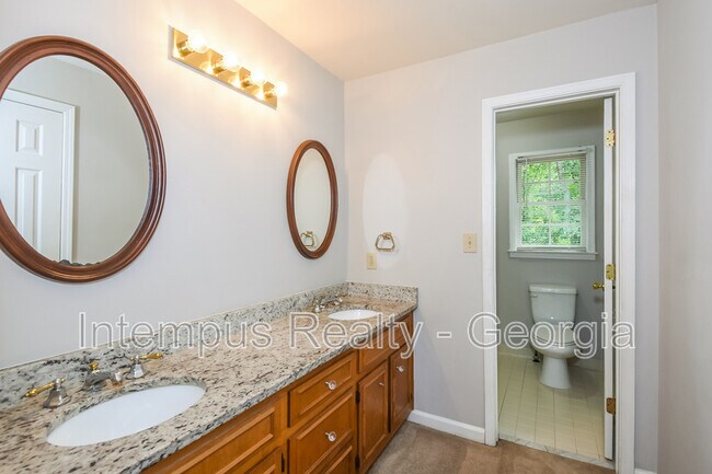 Building Photo - 330 Banyon Brook Point