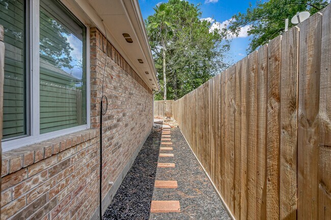 Building Photo - 1507 Buchans Dr