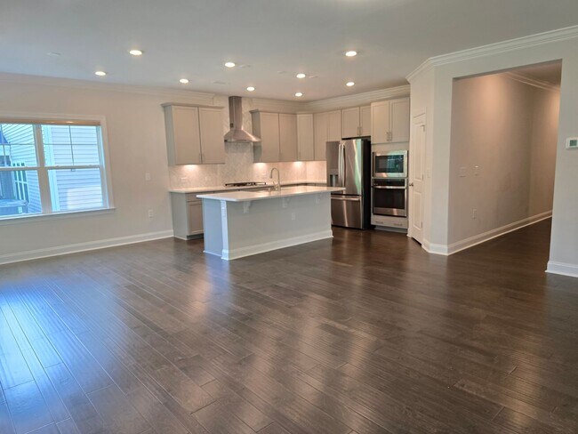 Building Photo - 4 spacious bedrooms and 3 full bathrooms along with guest suite. 1st floor primary and secondary ...
