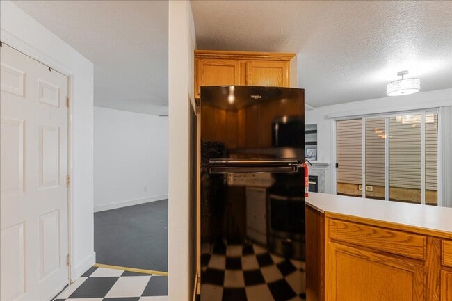Building Photo - Versatile 4-Bedroom Corner Condo with Main...