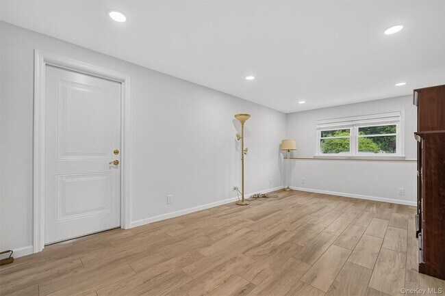 Building Photo - 234 Betsy Ross Dr