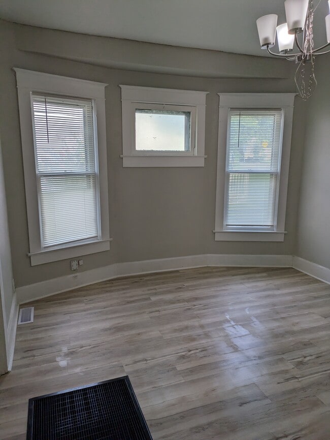 Building Photo - 1403 Beechwood Ave