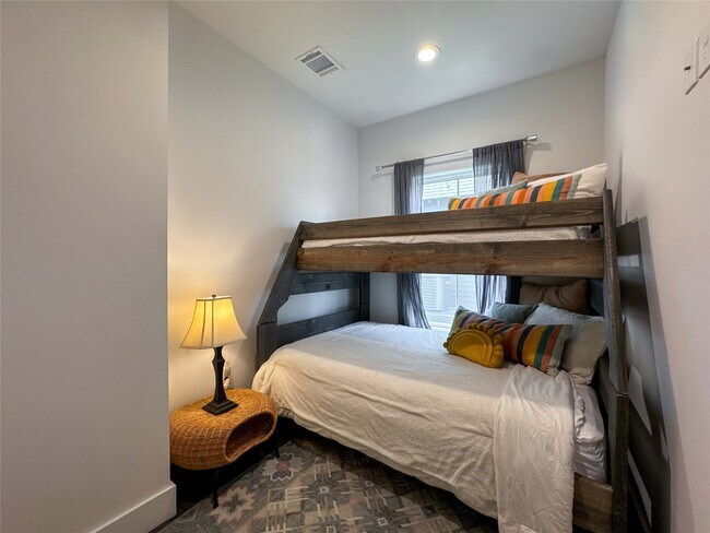 Building Photo - 1208 32nd St