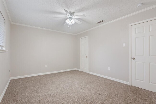 Building Photo - 5600 Lake Highlands Dr