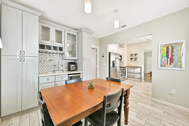 Building Photo - 5008 Avenue O 1/2