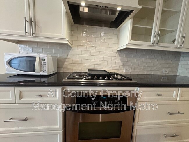 Building Photo - 10860 Ellicot Way