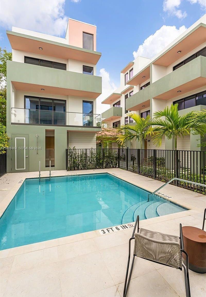 Building Photo - 721 SW 11th St