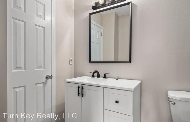 Building Photo - 2 br, 1.5 bath House - 2475 Hampstead Drive