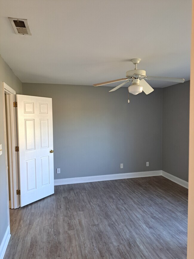 Building Photo - 4314 McClelland Dr
