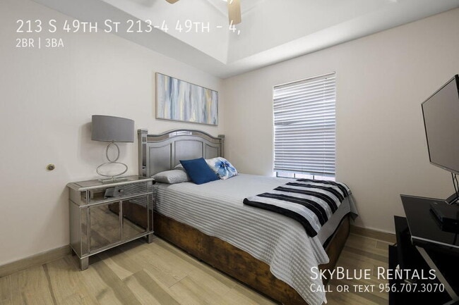 Building Photo - 213 S 49th St