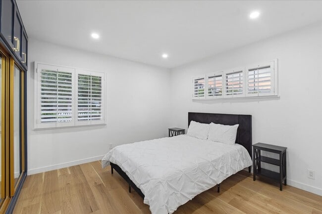 Building Photo - 16800 Bollinger Dr