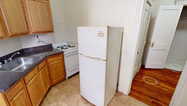 Building Photo - 9/1 - No Fee! Spacious studio in Allston, heat inc!