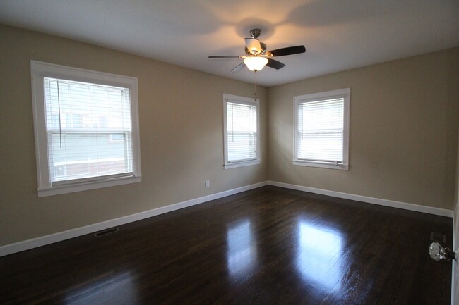 Building Photo - Remodeled 2 Bedroom 1 Bath Duplex Blocks F...
