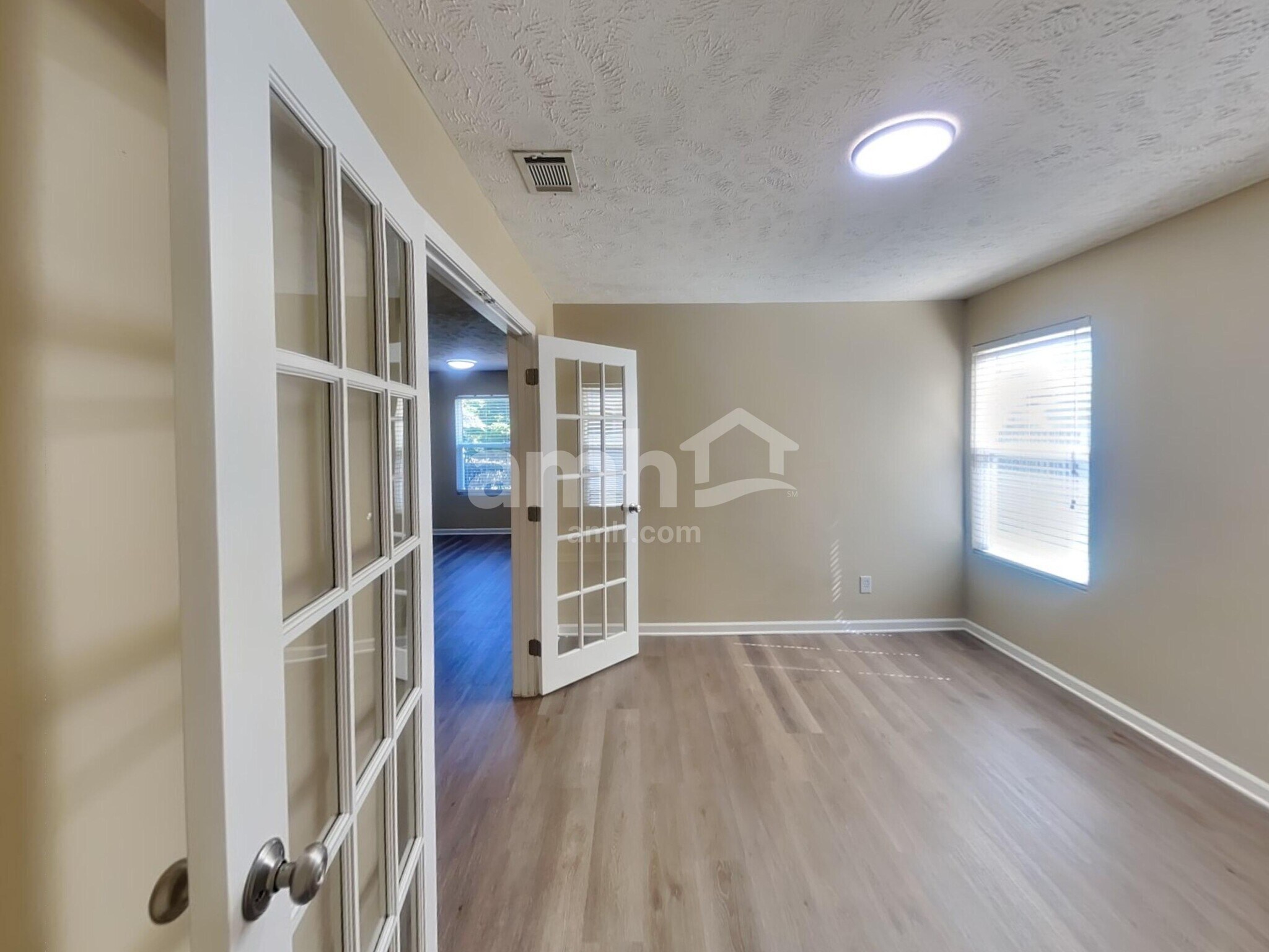 Building Photo - 5527 Middlebury Dr