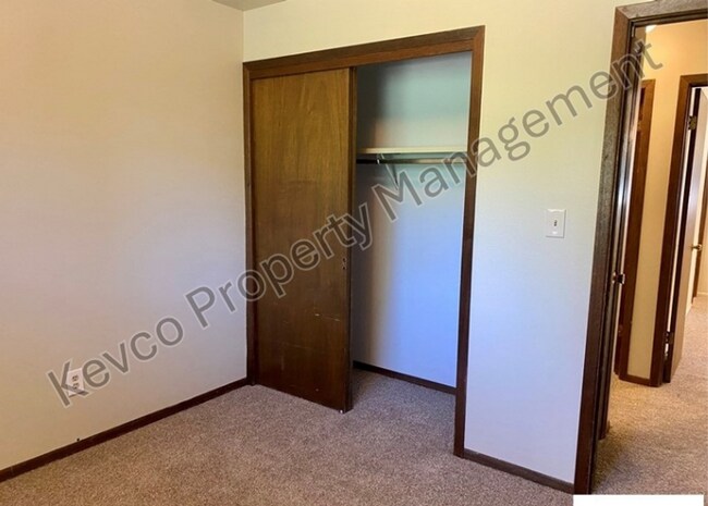 Building Photo - 2805 Redwing Rd