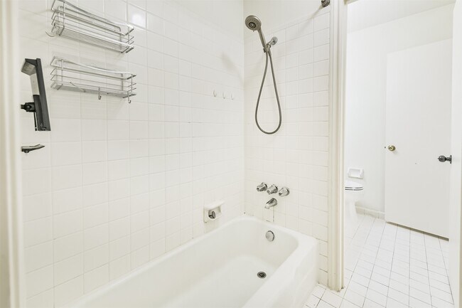 Building Photo - 2505 Watertown Mall St