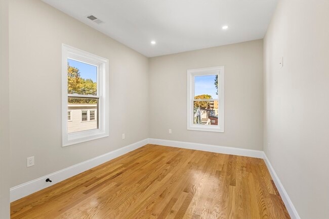 Building Photo - 31 Woodale Ave