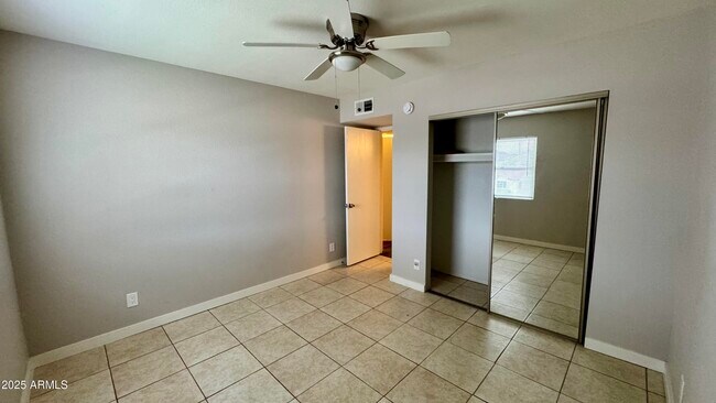 Building Photo - 4211 E Palm Ln