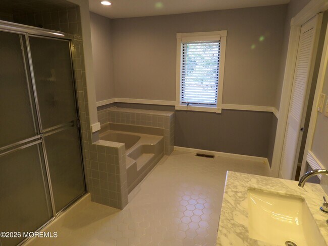 Building Photo - 273 Plum Dr