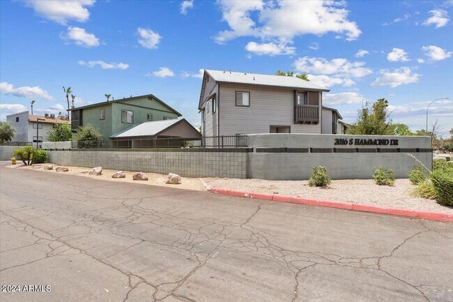 Building Photo - 2016 S Hammond Dr