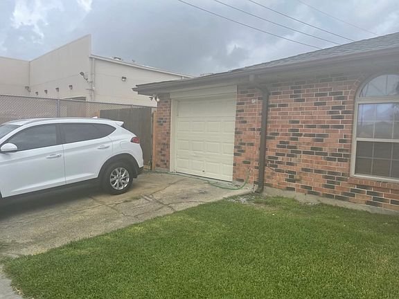 Building Photo - 3500 Kings Dr