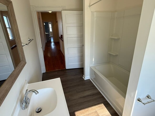 Building Photo - Spacious 3BR / 2BA apartment with ensuite bath and in-unit laundry