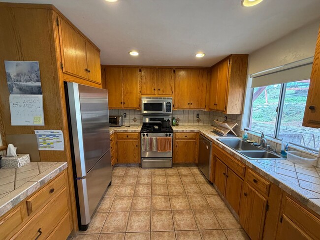 Building Photo - Beautiful County Property