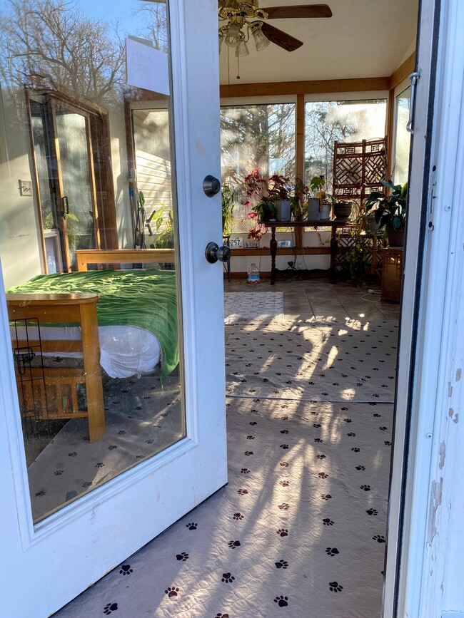 Building Photo - 116 Hidden Valley Dr