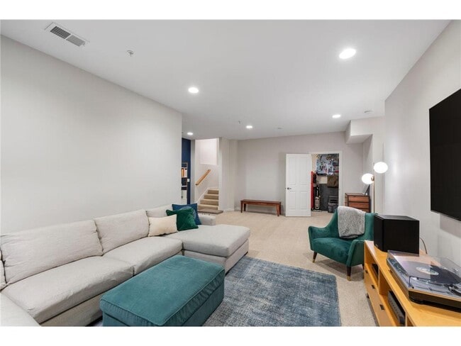 Building Photo - 1008 Portland Ave