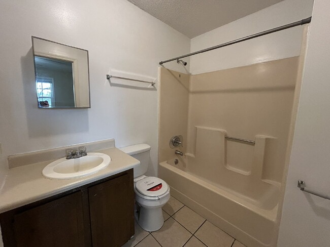 Building Photo - Apartment for Rent