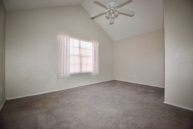 Building Photo - Beautiful 2 bed 2.5 bath Townhouse in Mesa!