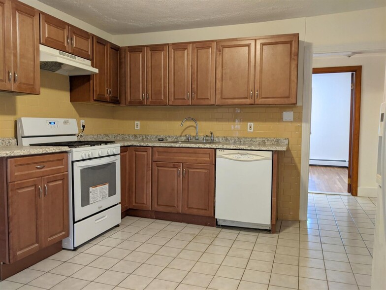 Primary Photo - 322 Lowell St