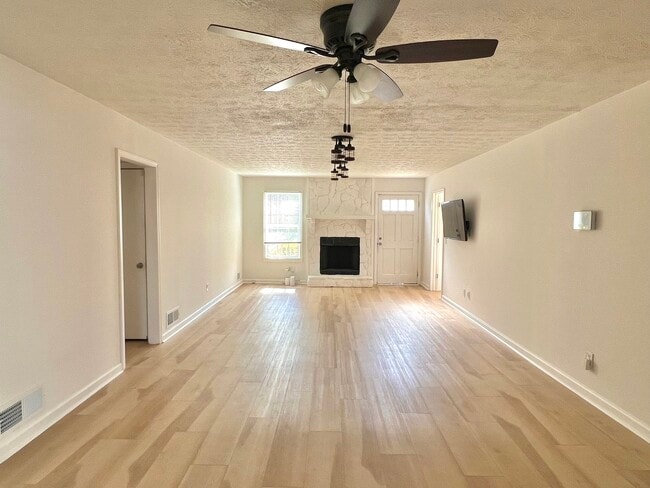 Building Photo - 2502 Wildrose Cir