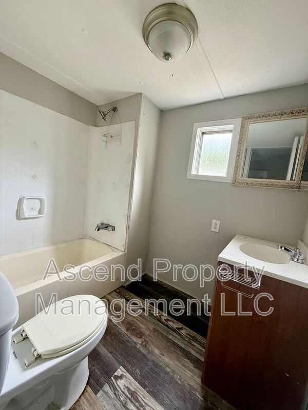 Building Photo - 4875 Rancho Dr