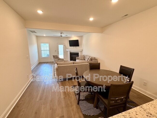 Building Photo - 1413 Dorset Dr