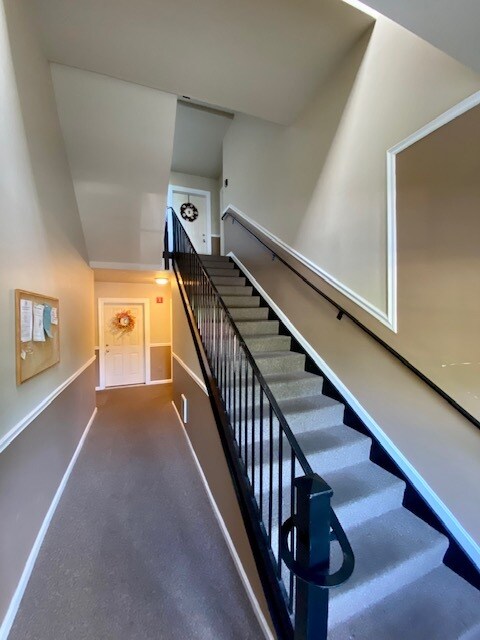 Entranceway - 300 Blue Water Ct