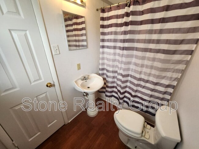 Building Photo - 1022 3rd Ave