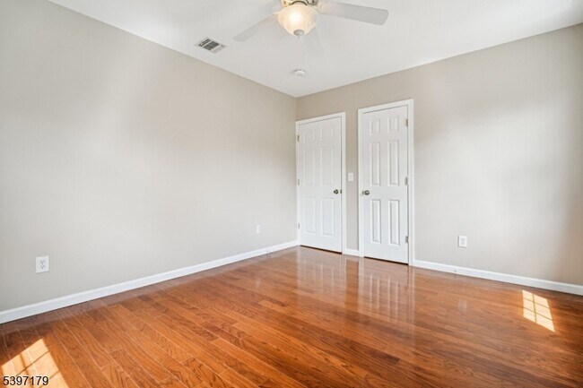 Building Photo - 141 Walnut St