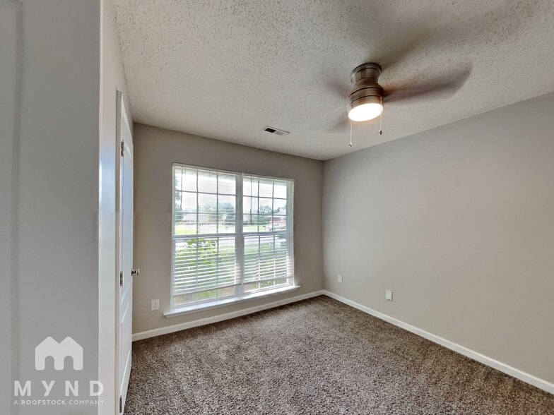 Building Photo - 2404 Slatemill Dr SW