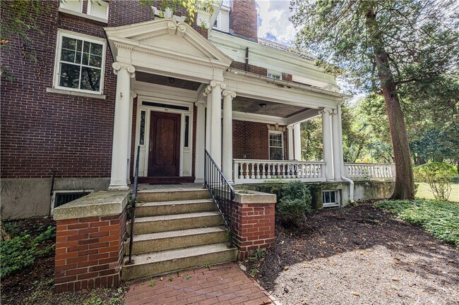 Building Photo - 1340 East Ave